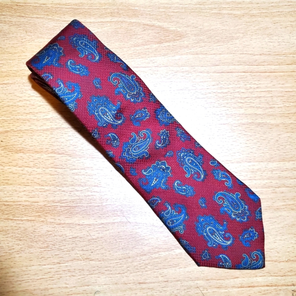 VINTAGE Handmade 100% Silk Neck Tie Paisley Red Custom Shop Shirtmakers New York